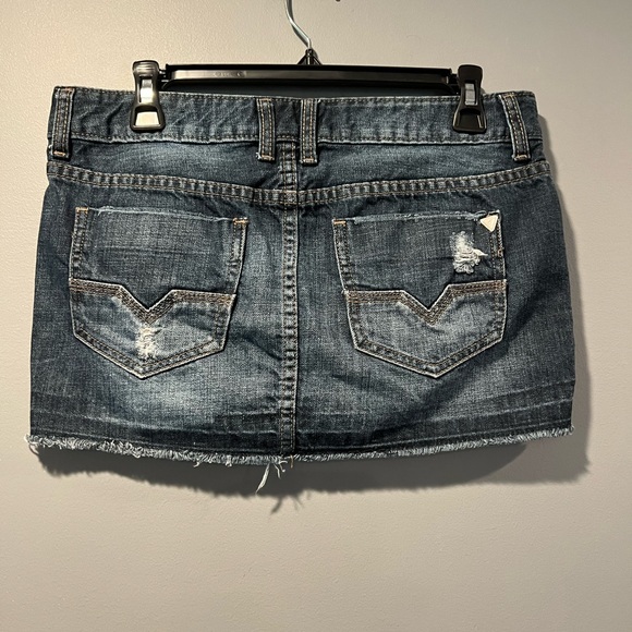 Guess Women's Mini Jean Skirt✅ - Picture 2 of 4